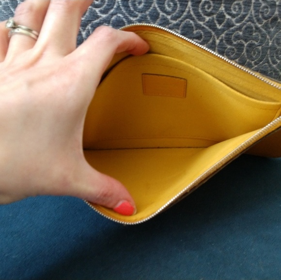 Authentic Louis Vuitton Neverfull Pochette Pouch - Picture 8 of 10